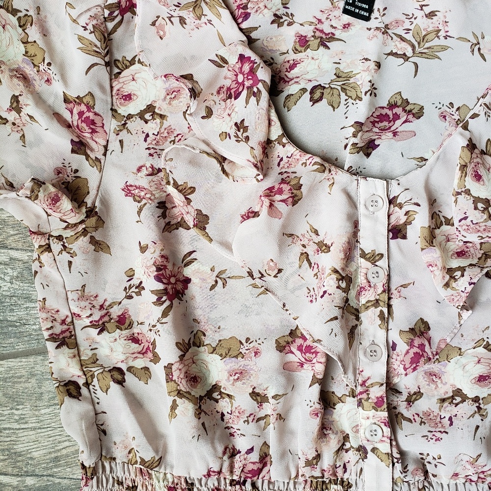 Forever 21 Floral Ruffle Button Top - Picture 2 of 7